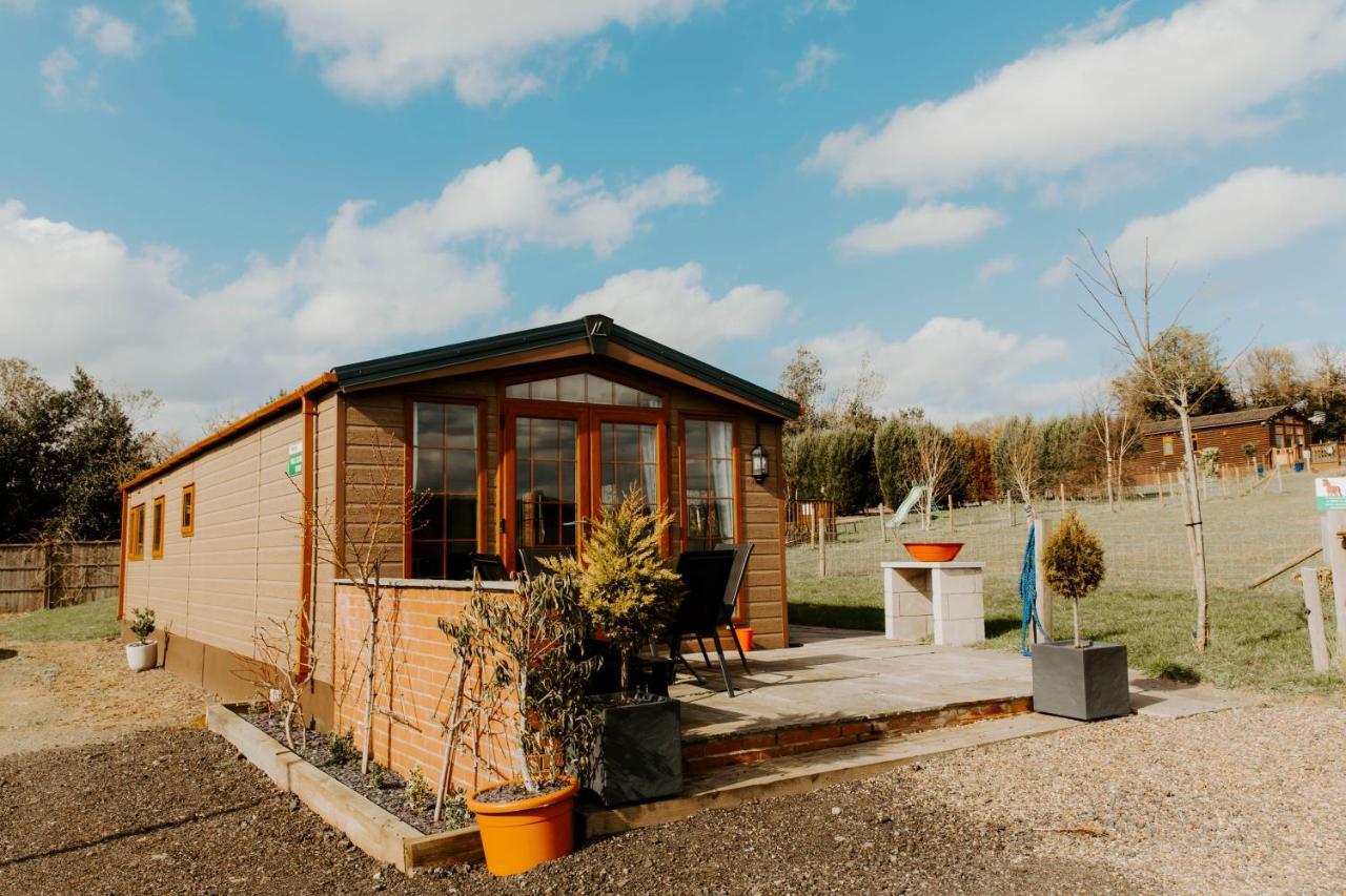 Fairview Farm Holiday Accommodation 14 Luxury Lodges, Cabins, Dog Friendly, Suitable For Couples, Families And Groups, Wedding Guests , Corporate Events, Sleeps 2-65 Guests In Ravenshead, Nottingham Near Sherwood Forest, Set In 88 Acres Exterior foto