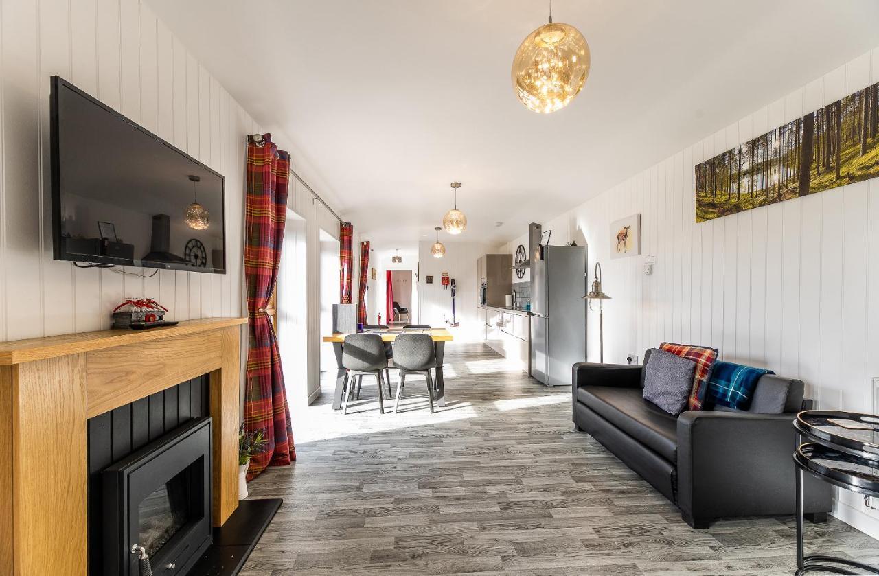 Fairview Farm Holiday Accommodation 14 Luxury Lodges, Cabins, Dog Friendly, Suitable For Couples, Families And Groups, Wedding Guests , Corporate Events, Sleeps 2-65 Guests In Ravenshead, Nottingham Near Sherwood Forest, Set In 88 Acres Exterior foto