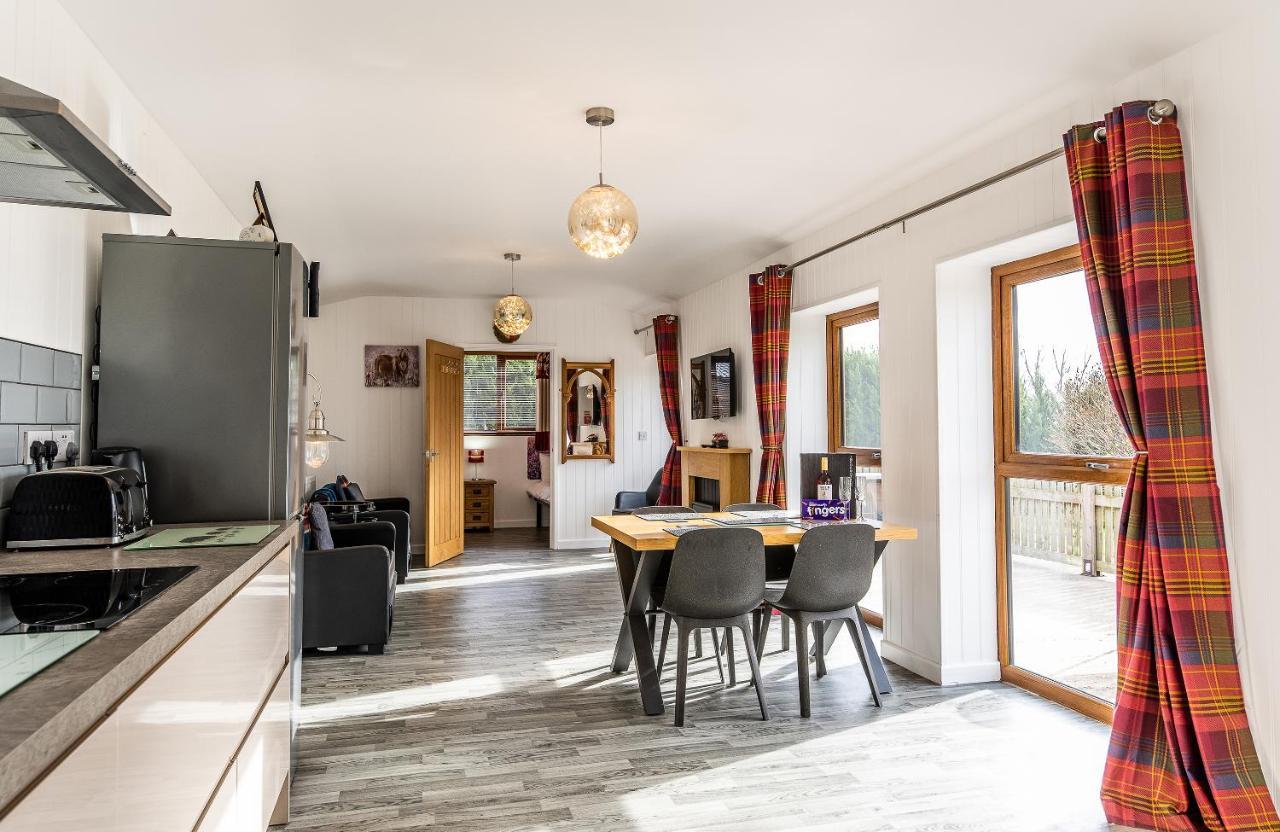 Fairview Farm Holiday Accommodation 14 Luxury Lodges, Cabins, Dog Friendly, Suitable For Couples, Families And Groups, Wedding Guests , Corporate Events, Sleeps 2-65 Guests In Ravenshead, Nottingham Near Sherwood Forest, Set In 88 Acres Exterior foto