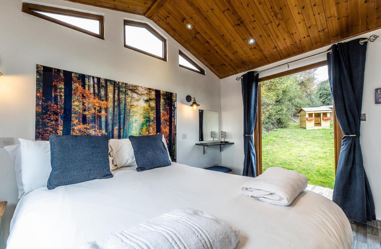 Fairview Farm Holiday Accommodation 14 Luxury Lodges, Cabins, Dog Friendly, Suitable For Couples, Families And Groups, Wedding Guests , Corporate Events, Sleeps 2-65 Guests In Ravenshead, Nottingham Near Sherwood Forest, Set In 88 Acres Exterior foto