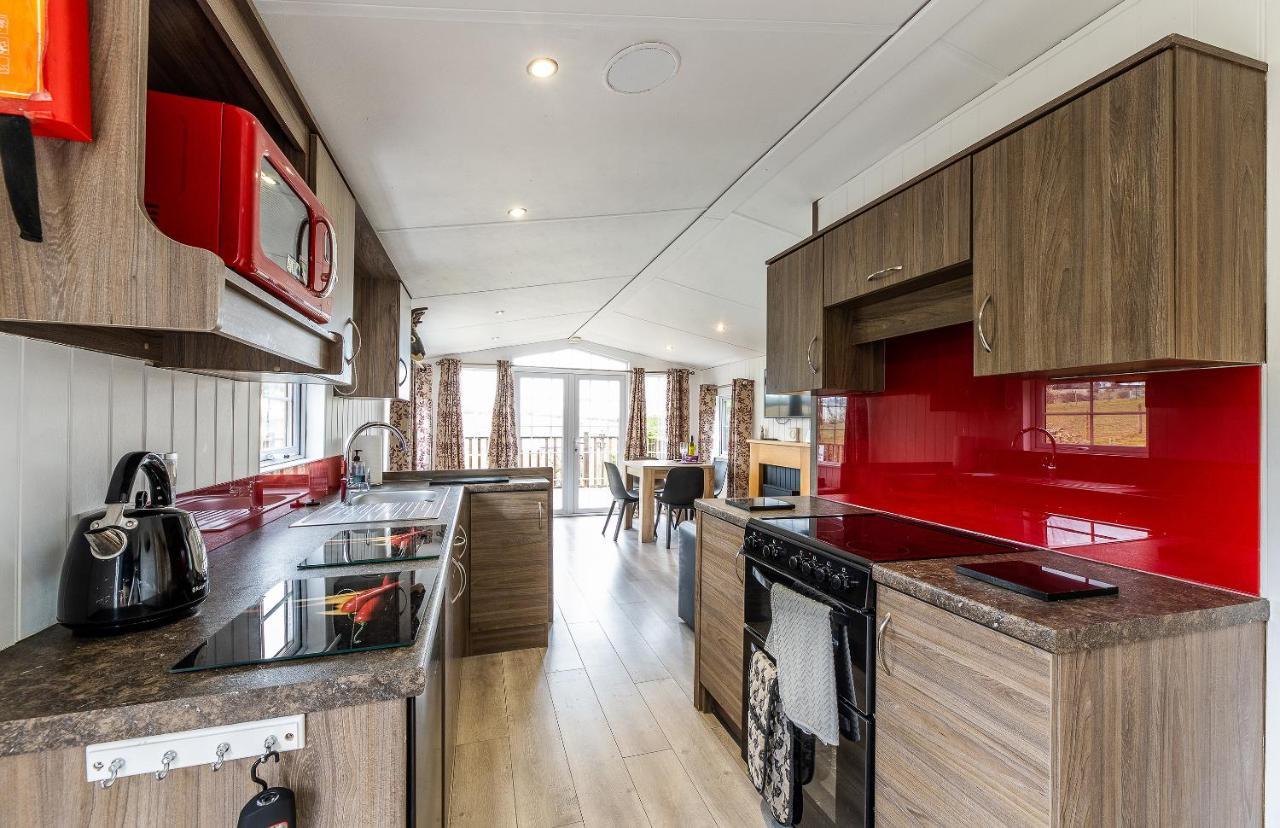 Fairview Farm Holiday Accommodation 14 Luxury Lodges, Cabins, Dog Friendly, Suitable For Couples, Families And Groups, Wedding Guests , Corporate Events, Sleeps 2-65 Guests In Ravenshead, Nottingham Near Sherwood Forest, Set In 88 Acres Exterior foto