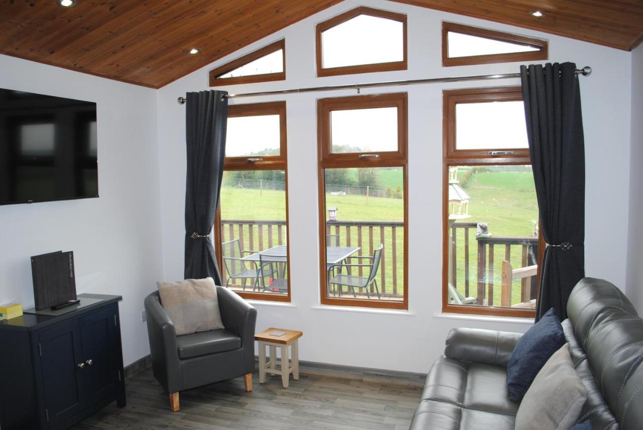 Fairview Farm Holiday Accommodation 14 Luxury Lodges, Cabins, Dog Friendly, Suitable For Couples, Families And Groups, Wedding Guests , Corporate Events, Sleeps 2-65 Guests In Ravenshead, Nottingham Near Sherwood Forest, Set In 88 Acres Exterior foto