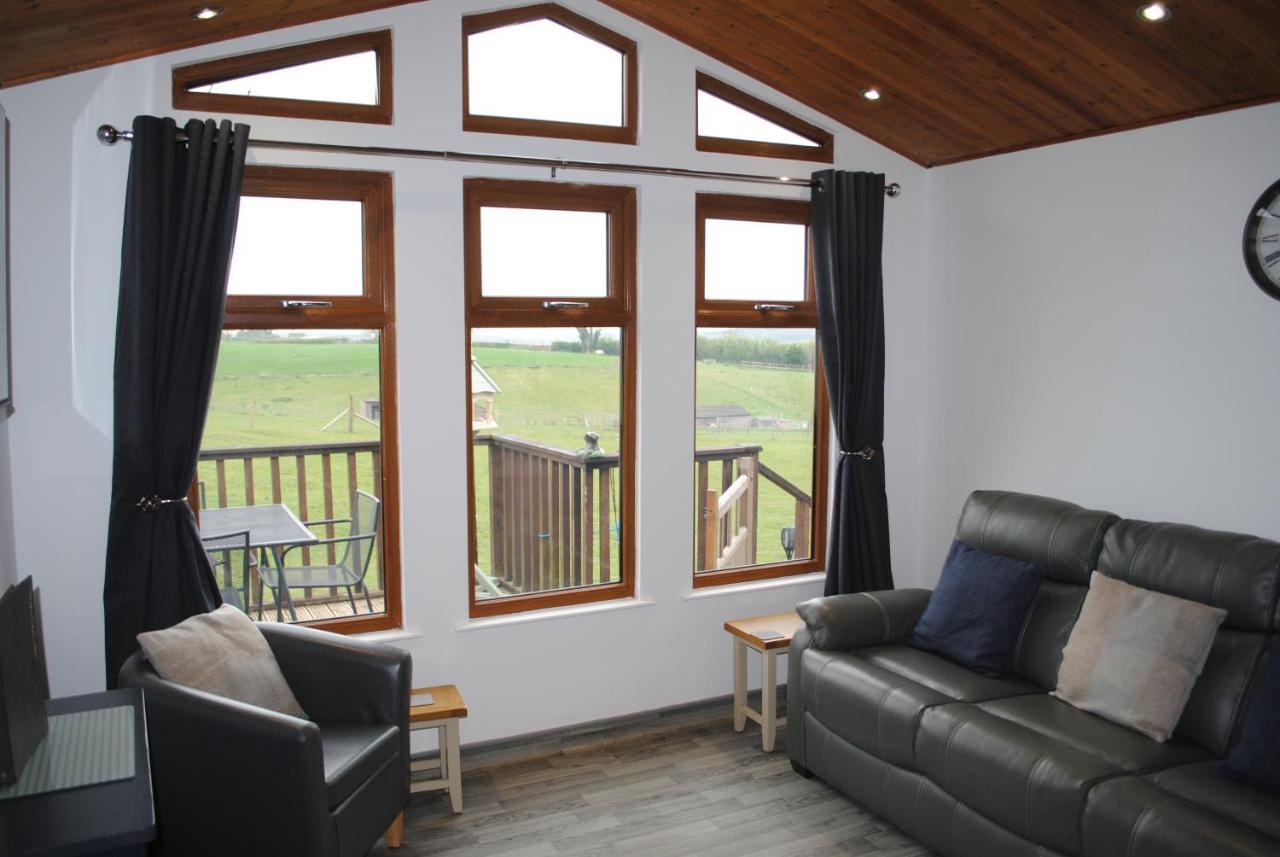 Fairview Farm Holiday Accommodation 14 Luxury Lodges, Cabins, Dog Friendly, Suitable For Couples, Families And Groups, Wedding Guests , Corporate Events, Sleeps 2-65 Guests In Ravenshead, Nottingham Near Sherwood Forest, Set In 88 Acres Exterior foto