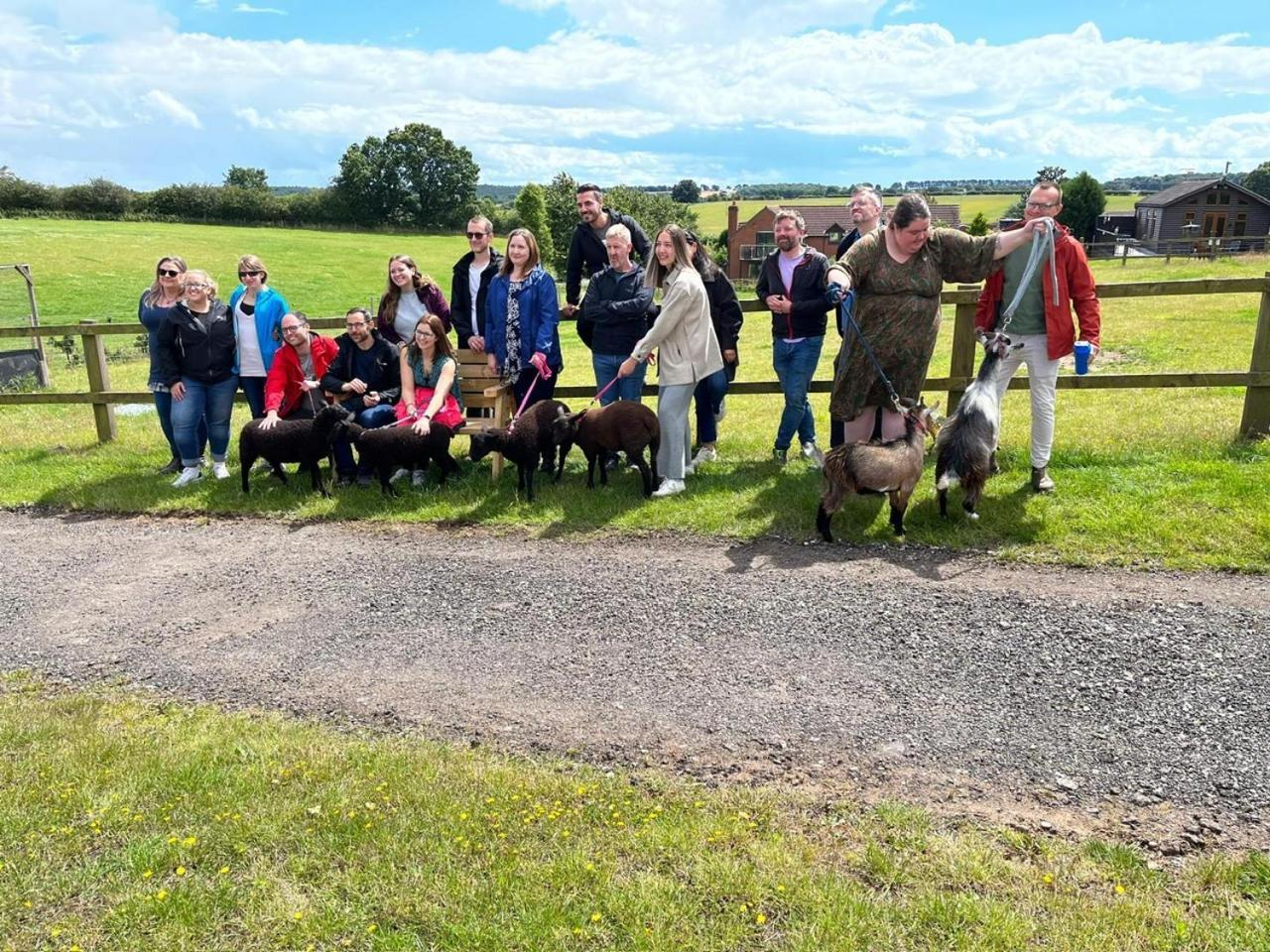 Fairview Farm Holiday Accommodation 14 Luxury Lodges, Cabins, Dog Friendly, Suitable For Couples, Families And Groups, Wedding Guests , Corporate Events, Sleeps 2-65 Guests In Ravenshead, Nottingham Near Sherwood Forest, Set In 88 Acres Exterior foto
