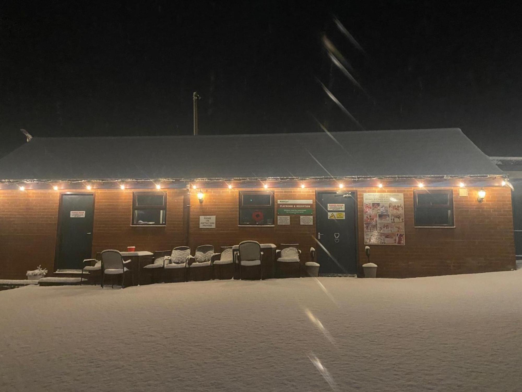 Fairview Farm Holiday Accommodation 14 Luxury Lodges, Cabins, Dog Friendly, Suitable For Couples, Families And Groups, Wedding Guests , Corporate Events, Sleeps 2-65 Guests In Ravenshead, Nottingham Near Sherwood Forest, Set In 88 Acres Exterior foto