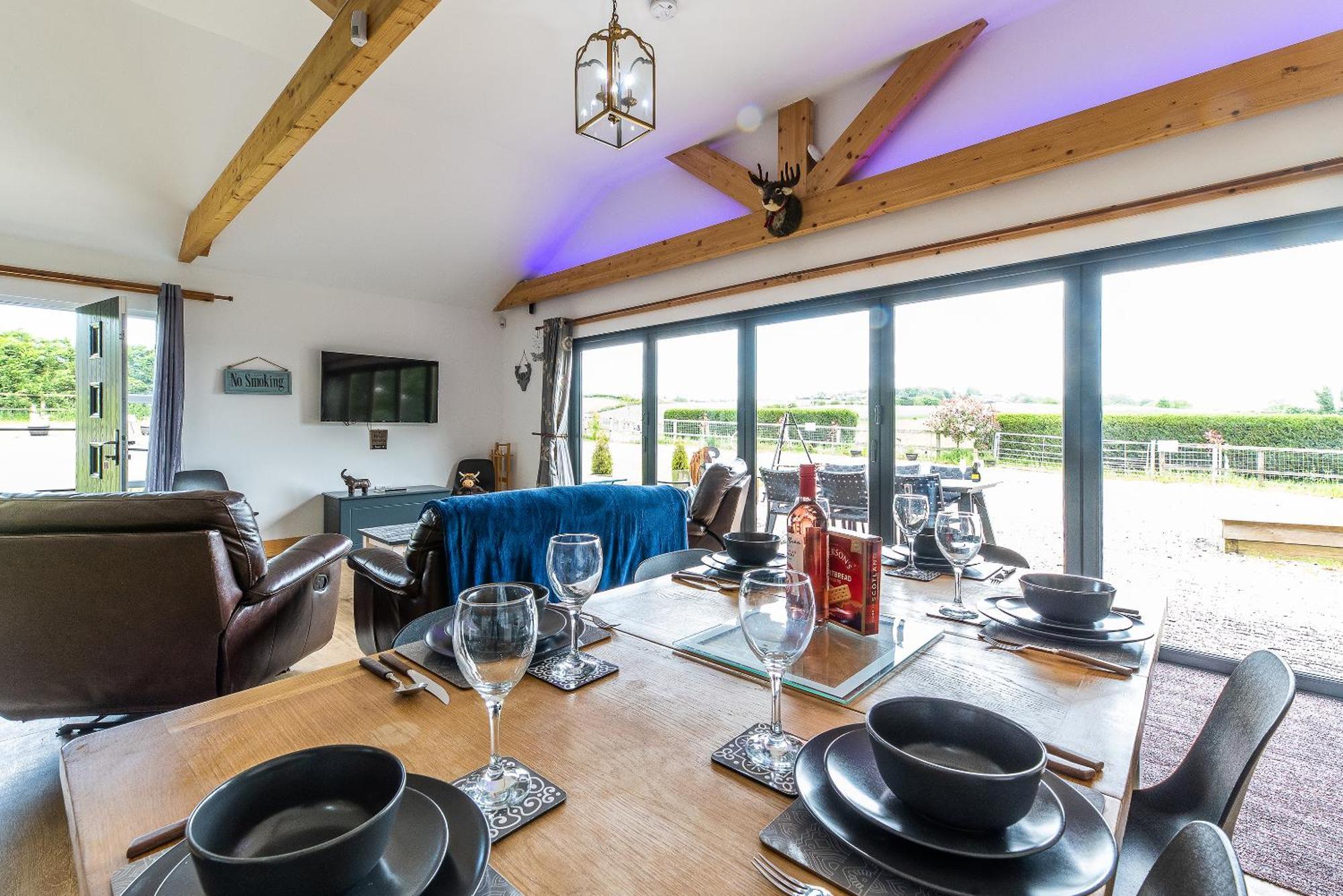 Fairview Farm Holiday Accommodation 14 Luxury Lodges, Cabins, Dog Friendly, Suitable For Couples, Families And Groups, Wedding Guests , Corporate Events, Sleeps 2-65 Guests In Ravenshead, Nottingham Near Sherwood Forest, Set In 88 Acres Exterior foto