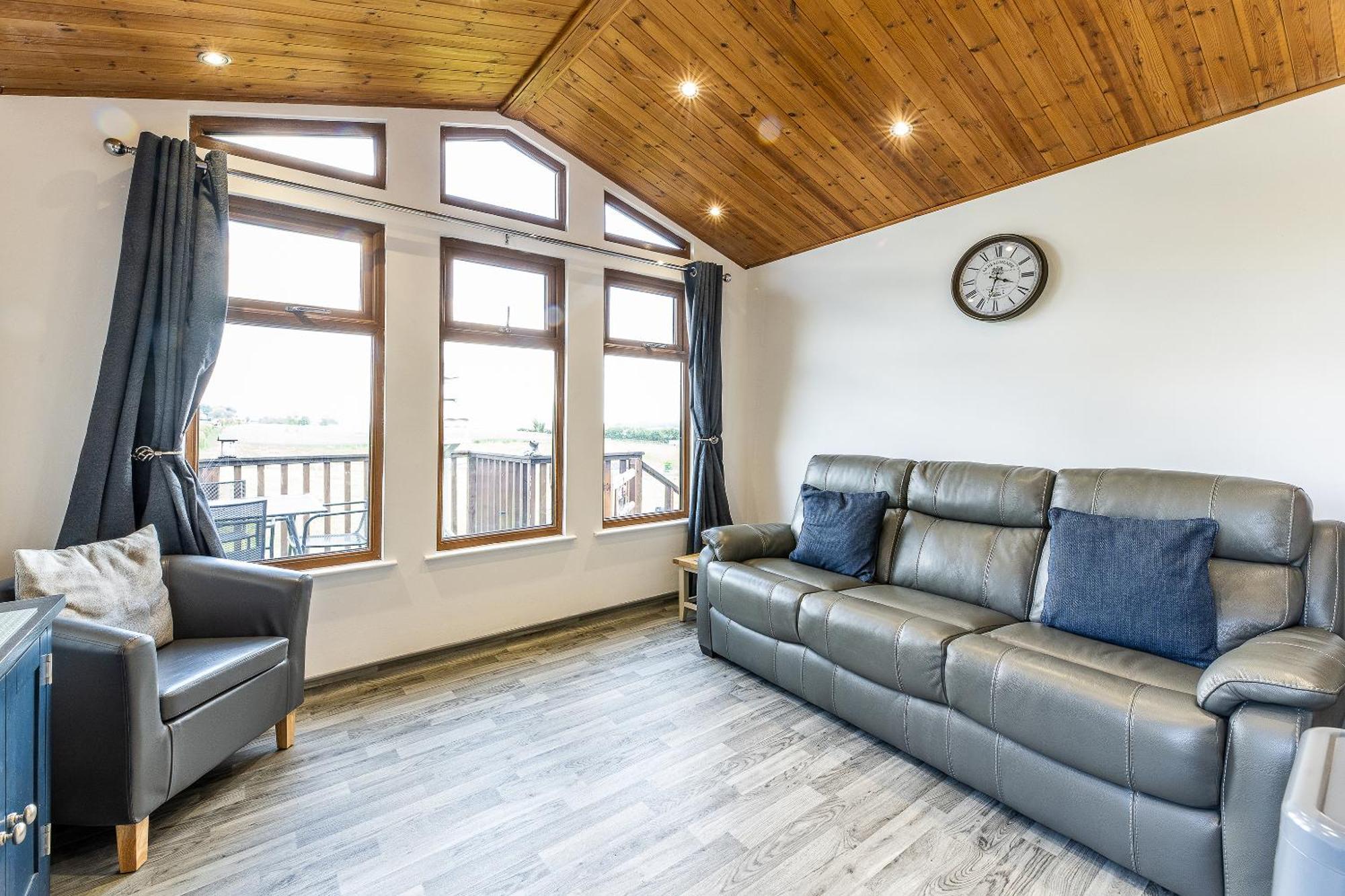 Fairview Farm Holiday Accommodation 14 Luxury Lodges, Cabins, Dog Friendly, Suitable For Couples, Families And Groups, Wedding Guests , Corporate Events, Sleeps 2-65 Guests In Ravenshead, Nottingham Near Sherwood Forest, Set In 88 Acres Exterior foto