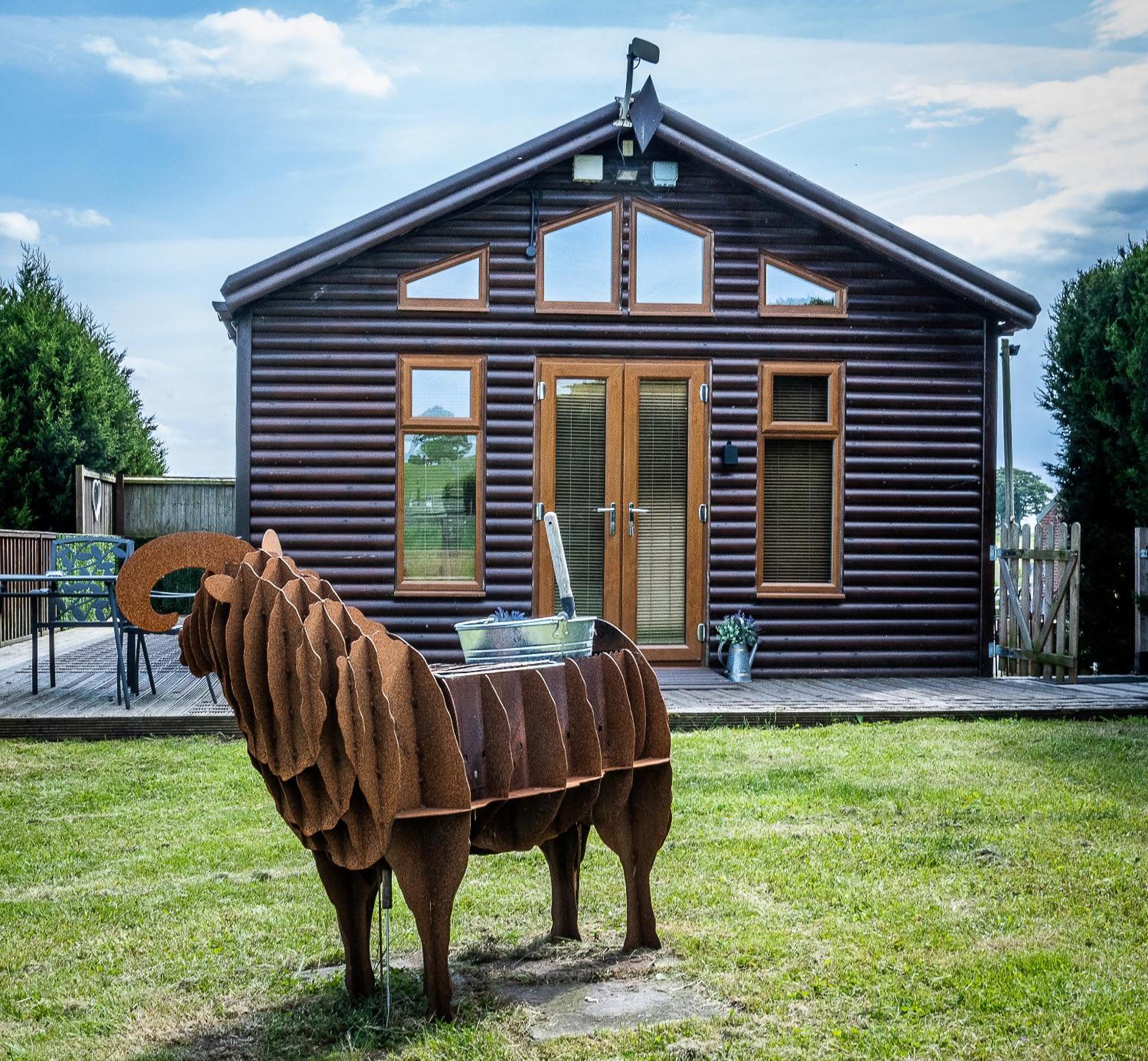 Fairview Farm Holiday Accommodation 14 Luxury Lodges, Cabins, Dog Friendly, Suitable For Couples, Families And Groups, Wedding Guests , Corporate Events, Sleeps 2-65 Guests In Ravenshead, Nottingham Near Sherwood Forest, Set In 88 Acres Exterior foto